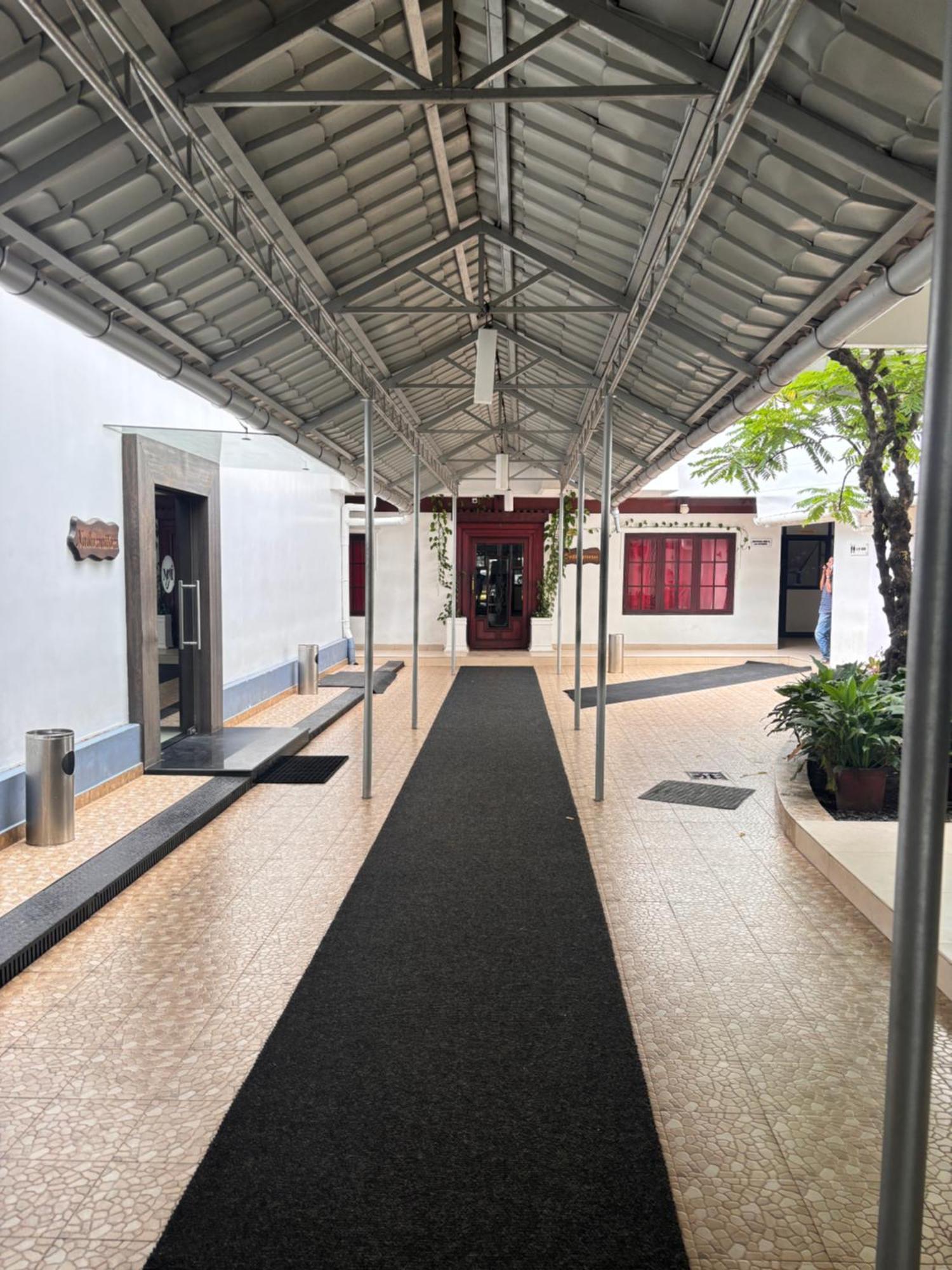 Maharani Hotel Kozhikode Exterior photo