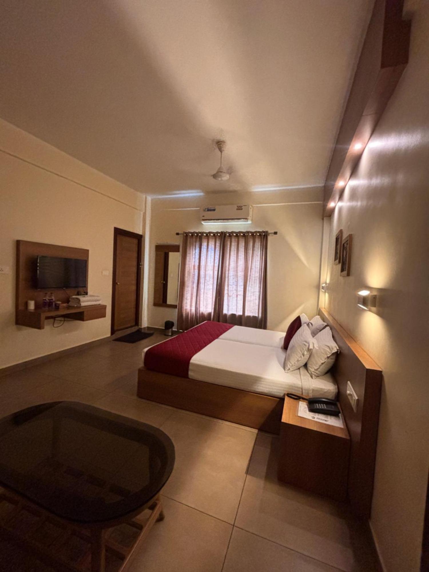 Maharani Hotel Kozhikode Exterior photo