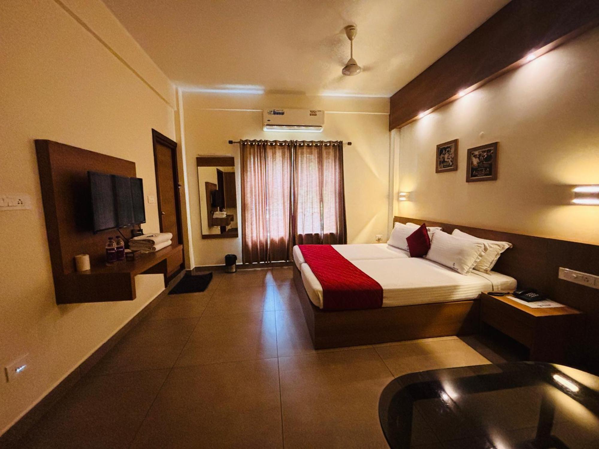 Maharani Hotel Kozhikode Exterior photo